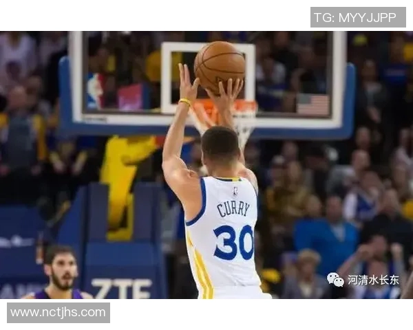 库里因背伤缺阵对抗雄鹿昨日失误创本赛季新高